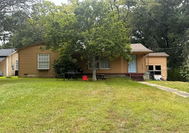 Photo 2 of Single family home for sale at 405 Margaret Dr, Mt Pleasant, TX 75455 | MLS# 21370771 | Listing updated on 2026-09-21