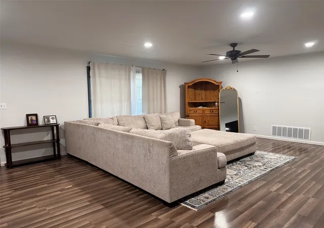 Photo 4 of Single family home for sale at 405 Margaret Dr, Mt Pleasant, TX 75455 | MLS# 21370771 | Listing updated on 2026-09-21