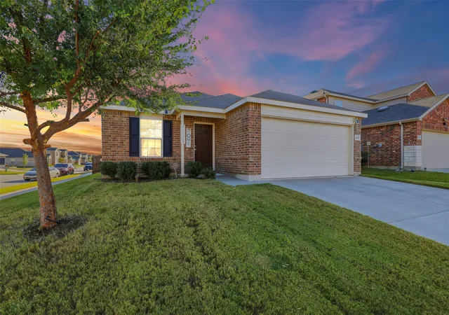 Photo 1 of Single family home for sale at 10101 Newtown Dr, Fort Worth, TX 76036 | MLS# 21371517 | Listing updated on 2026-09-17