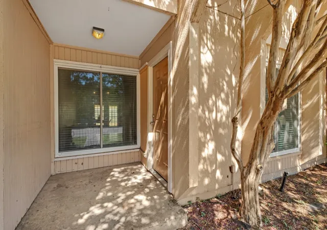 Photo 3 of Townhouse for sale at 1404 Sombre Vista Dr, Denton, TX 76205 | MLS# 21367090 | Listing updated on 2026-09-01
