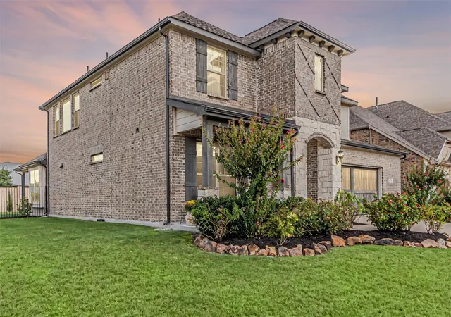 Photo 2 of Single family home for sale at 11264 Geranium Dr, Frisco, TX 75035 | MLS# 21371537 | Listing updated on 2026-08-28