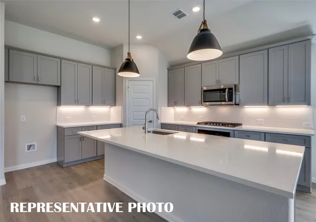 Photo 4 of Single family home for sale at 16436 Thistle Bend Dr, Justin, TX 76247 | MLS# 21371258 | Listing updated on 2026-08-28