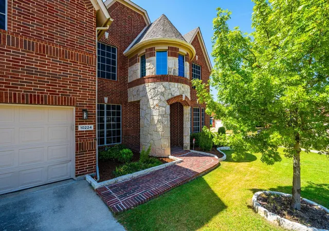 Photo 2 of Single family home for sale at 10224 Paintbrush Dr, Fort Worth, TX 76244 | MLS# 21368504 | Listing updated on 2026-08-28