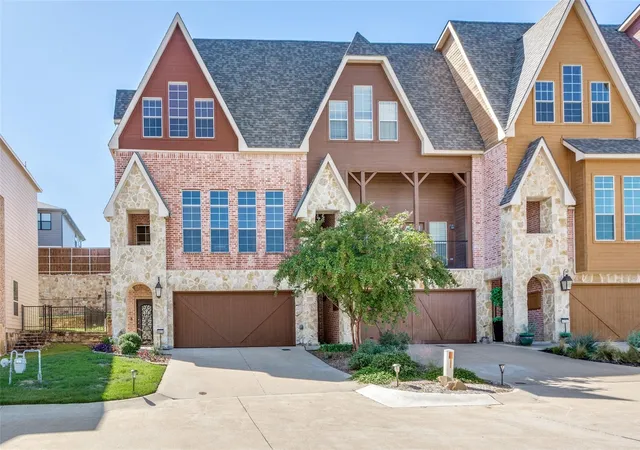 Photo 1 of Townhouse for sale at 6633 Lost Star Ln, Fort Worth, TX 76132 | MLS# 21368201 | Listing updated on 2026-08-29