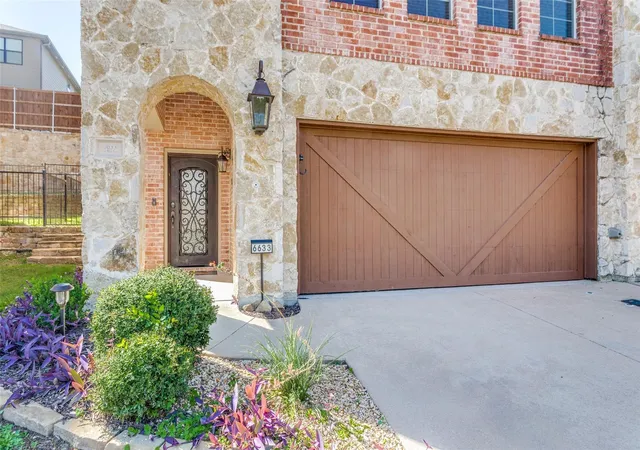 Photo 3 of Townhouse for sale at 6633 Lost Star Ln, Fort Worth, TX 76132 | MLS# 21368201 | Listing updated on 2026-08-29