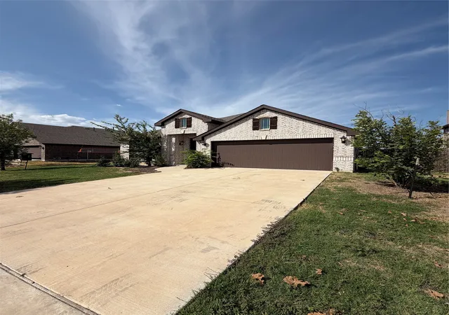 Photo 3 of Single family home for sale at 1507 Nighthawk Ln, Mansfield, TX 76063 | MLS# 21371588 | Listing updated on 2026-09-21