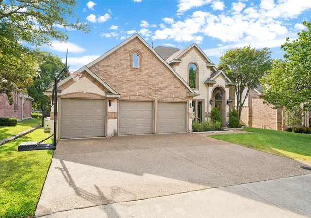 Photo 2 of Single family home for sale at 1530 Fairlakes Pointe Dr, Rockwall, TX 75087 | MLS# 21371232 | Listing updated on 2026-10-07