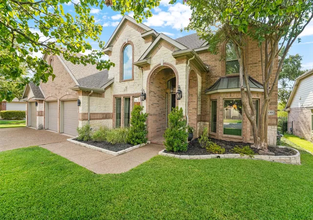 Photo 3 of Single family home for sale at 1530 Fairlakes Pointe Dr, Rockwall, TX 75087 | MLS# 21371232 | Listing updated on 2026-10-07