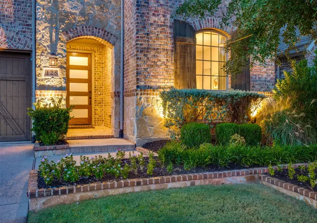Photo 2 of Sale Pending at 125 Erling Ln, Irving, TX 75039 | MLS# 21371597 | Listing updated on 2026-10-08