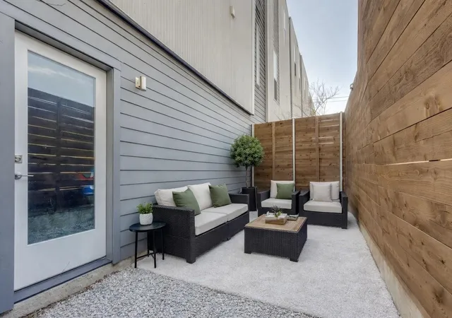 Photo 2 of Condo for sale at 1514 N Washington #105, Dallas, TX 75204 | MLS# 21370117 | Listing updated on 2026-08-28