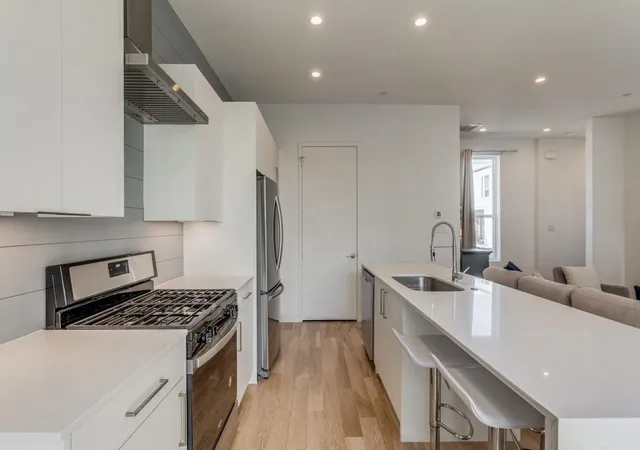 Listing Photo 4 - Condo for sale in building located at 1514 N Washington, Dallas, TX 75204 - Unit #105