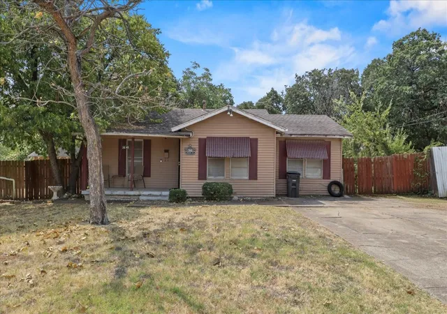 Photo 2 of Single family home for sale at 2640 Pioneer St, Fort Worth, TX 76119 | MLS# 21371601 | Listing updated on 2026-09-23
