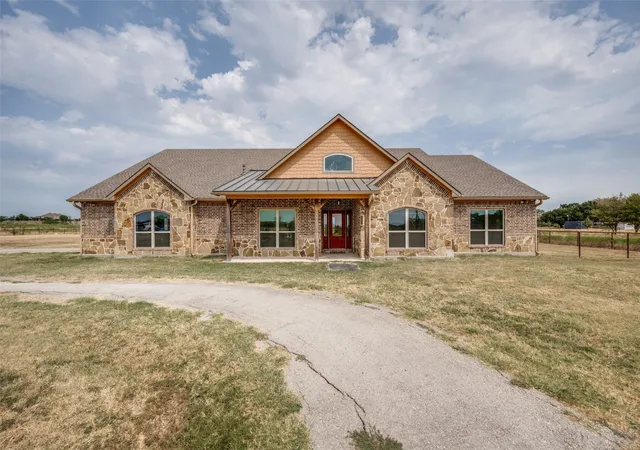 Photo 1 of Single family home for sale at 8400 Holder Rd, Northlake, TX 76247 | MLS# 21370054 | Listing updated on 2026-09-25