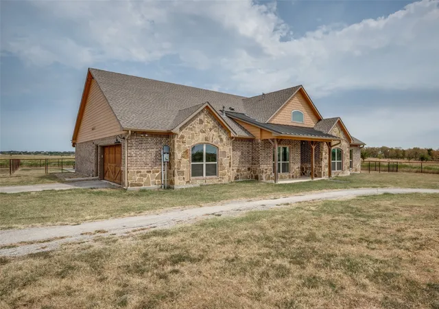 Photo 2 of Single family home for sale at 8400 Holder Rd, Northlake, TX 76247 | MLS# 21370054 | Listing updated on 2026-09-25