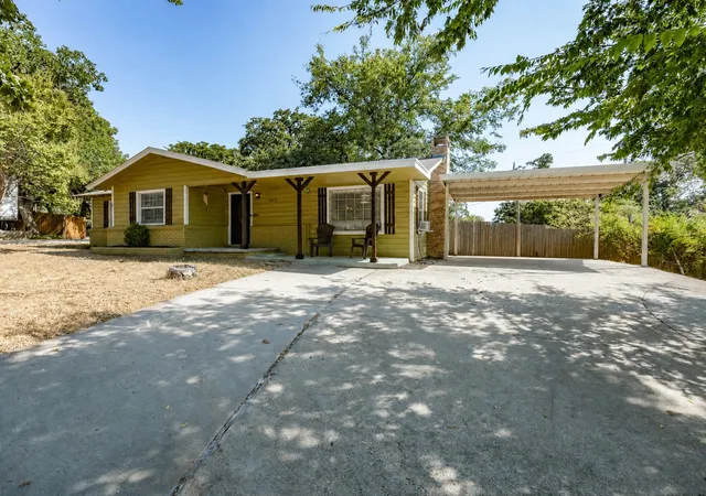 Photo 1 of Single family home for sale at 408 Inwood Rd, Azle, TX 76020 | MLS# 21371649 | Listing updated on 2026-08-28