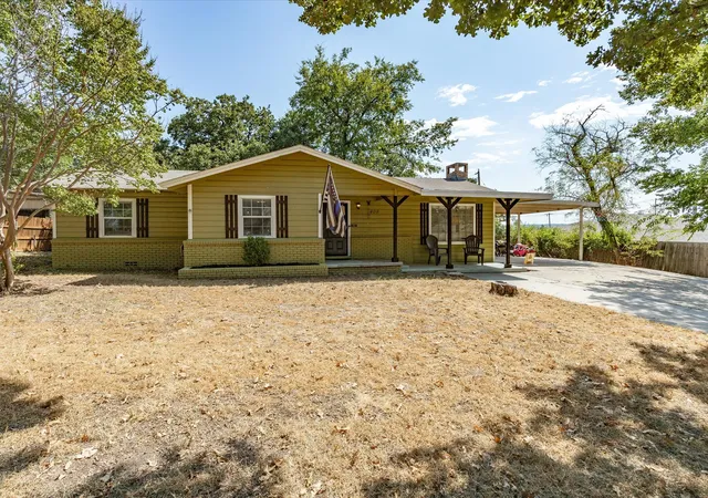 Photo 2 of Single family home for sale at 408 Inwood Rd, Azle, TX 76020 | MLS# 21371649 | Listing updated on 2026-08-28
