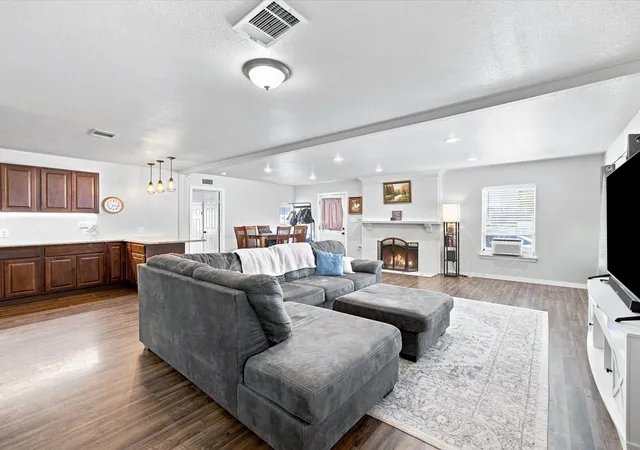 Photo 4 of Single family home for sale at 408 Inwood Rd, Azle, TX 76020 | MLS# 21371649 | Listing updated on 2026-08-28
