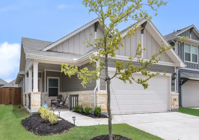 Photo 2 of Single family home for sale at 972 Tulip Trl, Lavon, TX 75166 | MLS# 21370641 | Listing updated on 2026-08-29