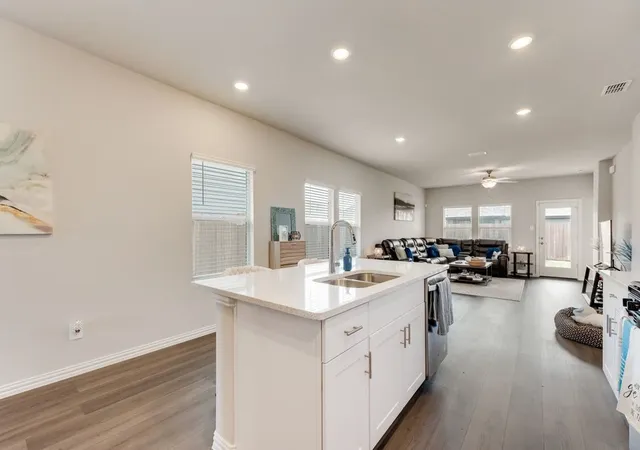 Photo 4 of Single family home for sale at 972 Tulip Trl, Lavon, TX 75166 | MLS# 21370641 | Listing updated on 2026-08-29
