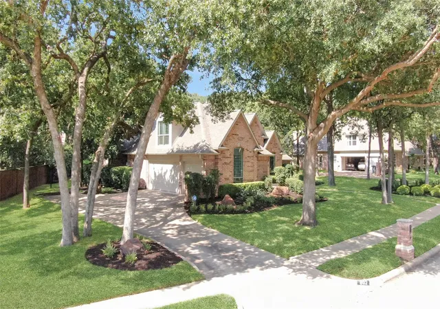 Photo 2 of Sale Pending at 802 Brazos Dr, Southlake, TX 76092 | MLS# 21368547 | Listing updated on 2026-08-30
