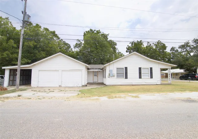Photo 2 of Single family home for sale at 101 Easy St, Valley Mills, TX 76689 | MLS# 21367515 | Listing updated on 2026-08-30