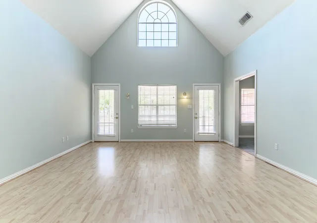 Photo 1 of Single family home for sale at 9009 Ravenswood Rd, Granbury, TX 76049 | MLS# 21367327 | Listing updated on 2026-10-02
