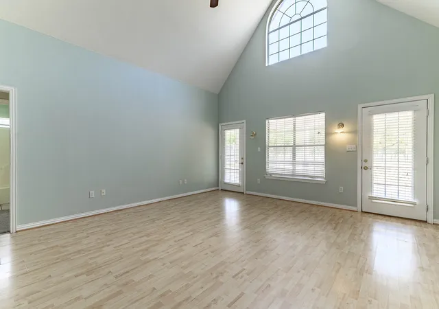 Photo 3 of Single family home for sale at 9009 Ravenswood Rd, Granbury, TX 76049 | MLS# 21367327 | Listing updated on 2026-10-02