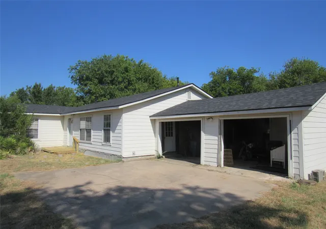 Photo 4 of Single family home for sale at 17700 Hwy 901, Gordonville, TX 76245 | MLS# 21358274 | Listing updated on 2026-08-31