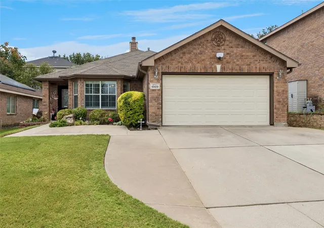Photo 1 of Single family home for sale at 9809 Jericho Ln, Fort Worth, TX 76108 | MLS# 21364987 | Listing updated on 2026-10-06