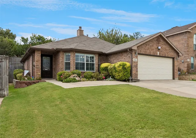 Photo 2 of Single family home for sale at 9809 Jericho Ln, Fort Worth, TX 76108 | MLS# 21364987 | Listing updated on 2026-10-06