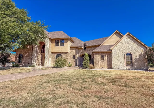 Photo 1 of Single family home for sale at 2737 Wood Lake Dr, Cedar Hill, TX 75104 | MLS# 21368964 | Listing updated on 2026-09-04