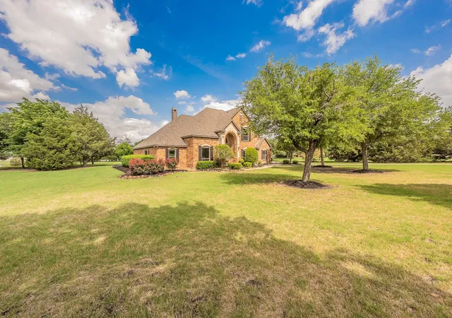 Photo 3 of Sale Pending at 275 Savannah Hl, Rockwall, TX 75032 | MLS# 21371769 | Listing updated on 2026-10-02