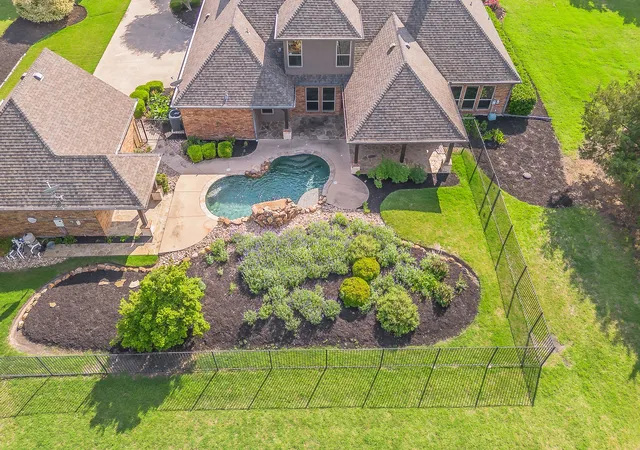 Photo 1 of Sale Pending at 275 Savannah Hl, Rockwall, TX 75032 | MLS# 21371769 | Listing updated on 2026-10-02