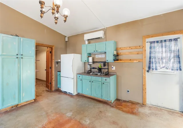 Photo 4 of Single family home for sale at 309 Cedar Point Cir, Gordonville, TX 76245 | MLS# 21371771 | Listing updated on 2026-08-28