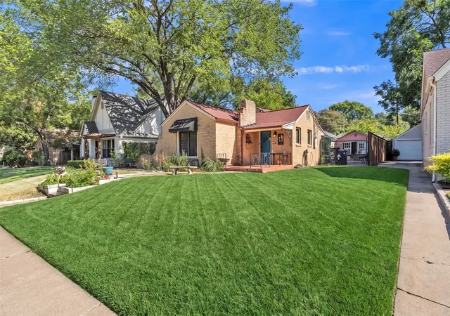 Photo 3 of Single family home for sale at 4313 El Campo Ave, Fort Worth, TX 76107 | MLS# 21366356 | Listing updated on 2026-09-28