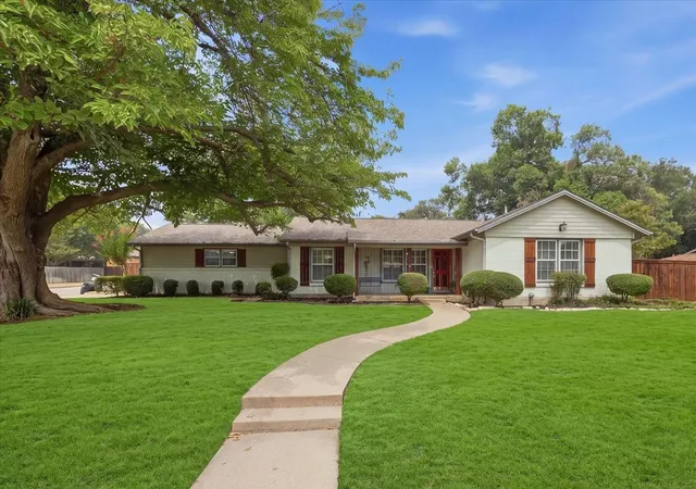 Photo 2 of Single family home for sale at 6724 Cumberland Rd, Fort Worth, TX 76116 | MLS# 21371164 | Listing updated on 2026-10-07