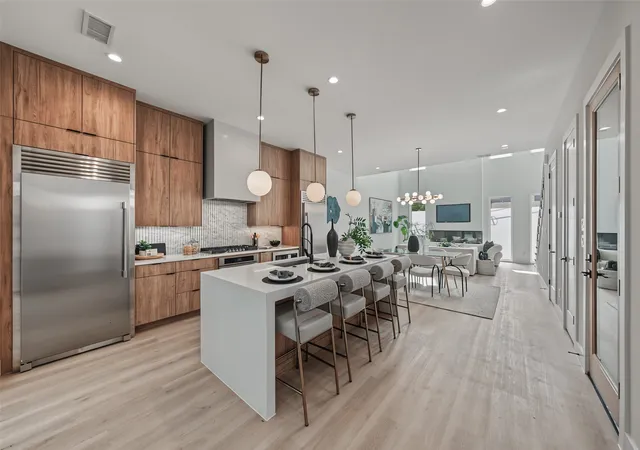Photo 1 of Single family home for sale at 822 Duluth St, Dallas, TX 75212 | MLS# 21322457 | Listing updated on 2026-08-28