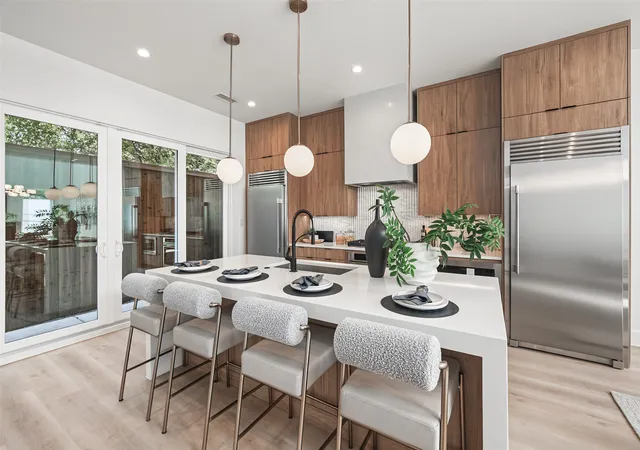 Photo 3 of Single family home for sale at 822 Duluth St, Dallas, TX 75212 | MLS# 21322457 | Listing updated on 2026-08-28