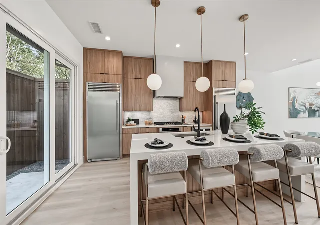 Photo 4 of Single family home for sale at 822 Duluth St, Dallas, TX 75212 | MLS# 21322457 | Listing updated on 2026-08-28