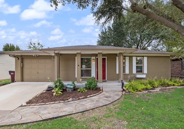 Photo 1 of Single family home for sale at 713 Oak Grove Ln, Royse City, TX 75189 | MLS# 21361580 | Listing updated on 2026-10-06