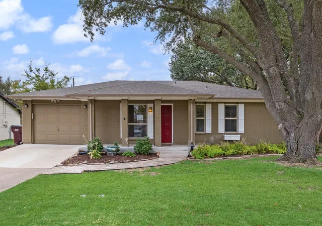Photo 2 of Single family home for sale at 713 Oak Grove Ln, Royse City, TX 75189 | MLS# 21361580 | Listing updated on 2026-10-06