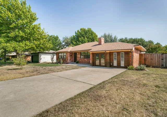 Photo 1 of Single family home for sale at 2952 Lavita Ln, Farmers Branch, TX 75234 | MLS# 21369651 | Listing updated on 2026-08-30
