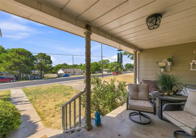Photo 2 of Single family home for sale at 901 W Wrights Ave, Comanche, TX 76442 | MLS# 21371780 | Listing updated on 2026-08-28