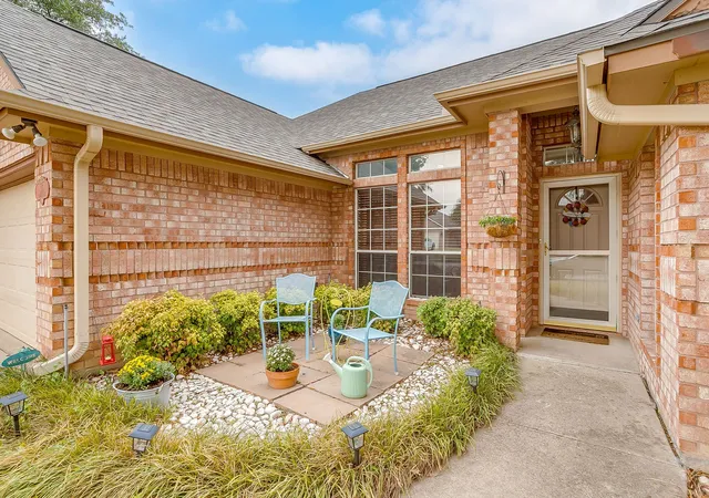Photo 3 of Single family home for sale at 316 Shane Ln, Burleson, TX 76028 | MLS# 21371838 | Listing updated on 2026-08-29