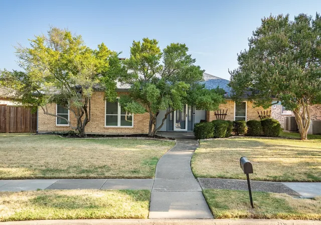 Photo 1 of Single family home for sale at 1304 River Oaks Dr, Flower Mound, TX 75028 | MLS# 21355498 | Listing updated on 2026-09-06