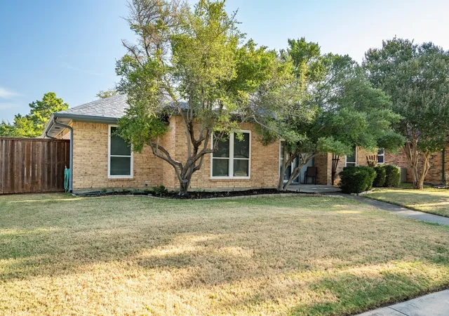 Photo 2 of Single family home for sale at 1304 River Oaks Dr, Flower Mound, TX 75028 | MLS# 21355498 | Listing updated on 2026-09-06