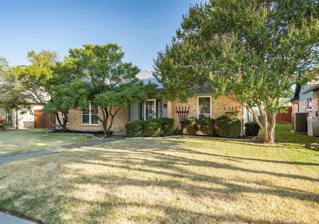 Photo 3 of Single family home for sale at 1304 River Oaks Dr, Flower Mound, TX 75028 | MLS# 21355498 | Listing updated on 2026-09-06