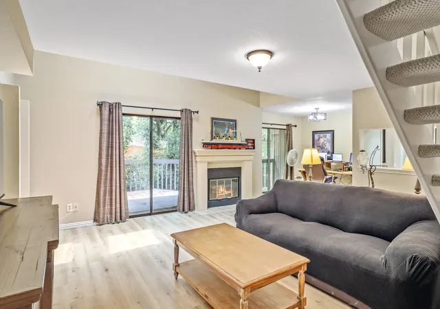 Photo 3 of Condo for sale at 1118 Signal Ridge Pl, Rockwall, TX 75032 | MLS# 21371131 | Listing updated on 2026-08-28