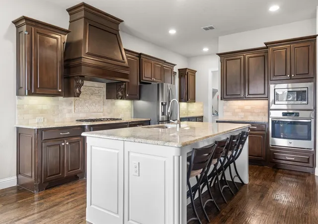 Photo 3 of Single family home for sale at 1024 Highpoint Wy, Roanoke, TX 76262 | MLS# 21366722 | Listing updated on 2026-10-07