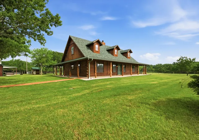 Photo 2 of Single family home for sale at 465 Emberson Ranch Rd, Pilot Point, TX 76258 | MLS# 21370072 | Listing updated on 2026-08-28